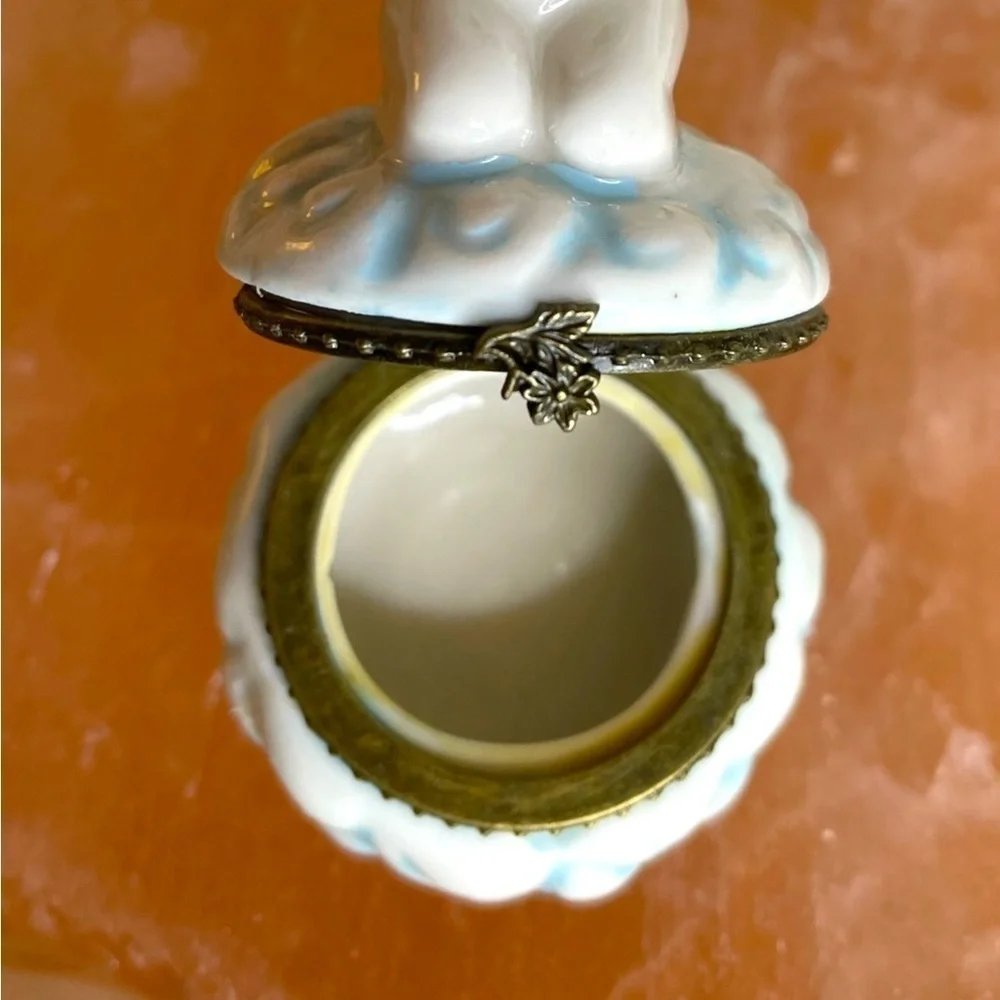 Vintage White Porcelain Cherub/Angel Hinged Trinket Pill Box